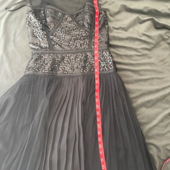 BCBGMaxAzria Black Dress with sequins and pleats - Picture 5 of 6